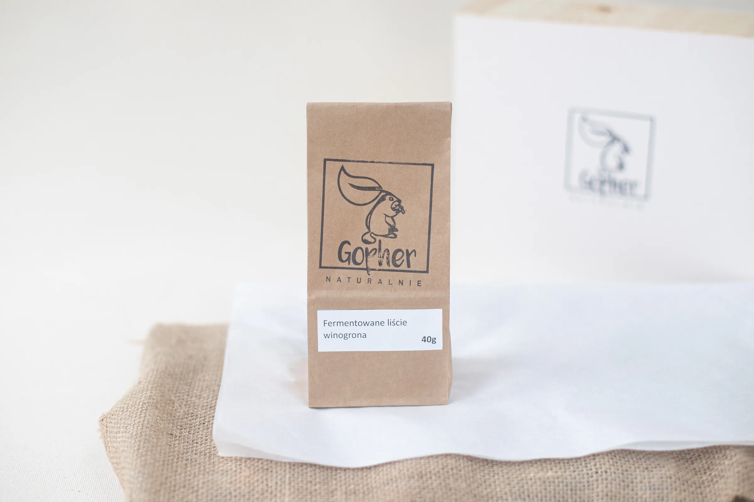 Naturalne kosmetyki Gopher Naturalnie pokazane w aranżacji produktowej